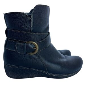 b.o.c. Pebbled Leather Wedge Ankle Boots Sz 6.5 Black Strappy Buckle Booties